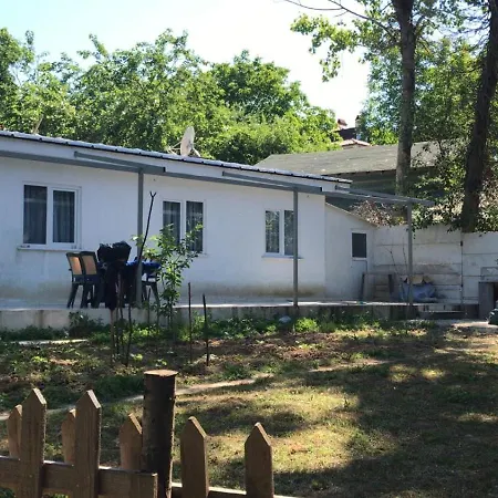 Rahat Bahceli Polonezkoeyde Butik Evimiz