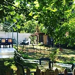 Rahat Bahceli Polonezkoeyde Butik Evimiz * Istanbul