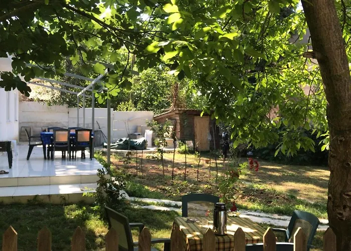 Rahat Bahceli Polonezkoeyde Butik Evimiz