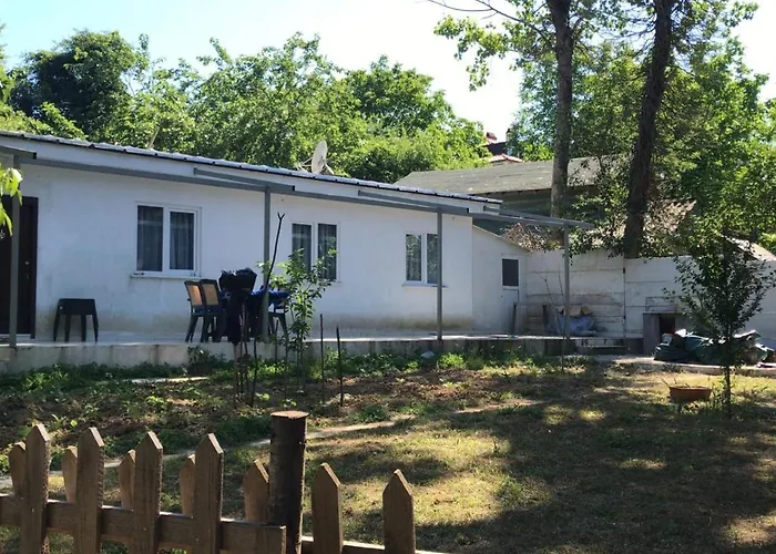 Rahat Bahceli Polonezkoeyde Butik Evimiz